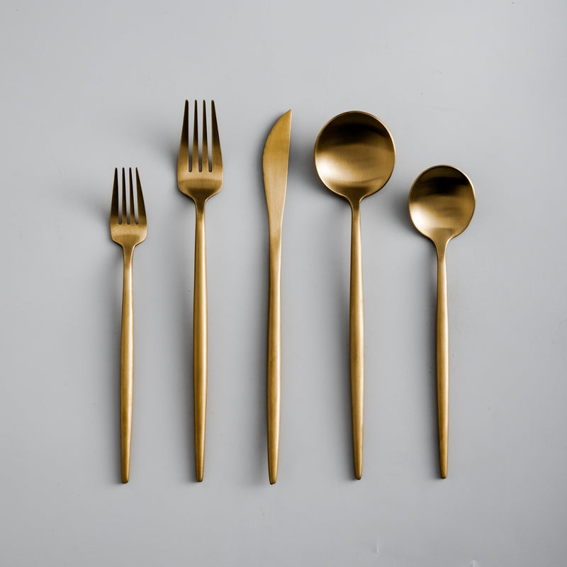 Sleek Minimalist Cutlery Set - LuxeTable