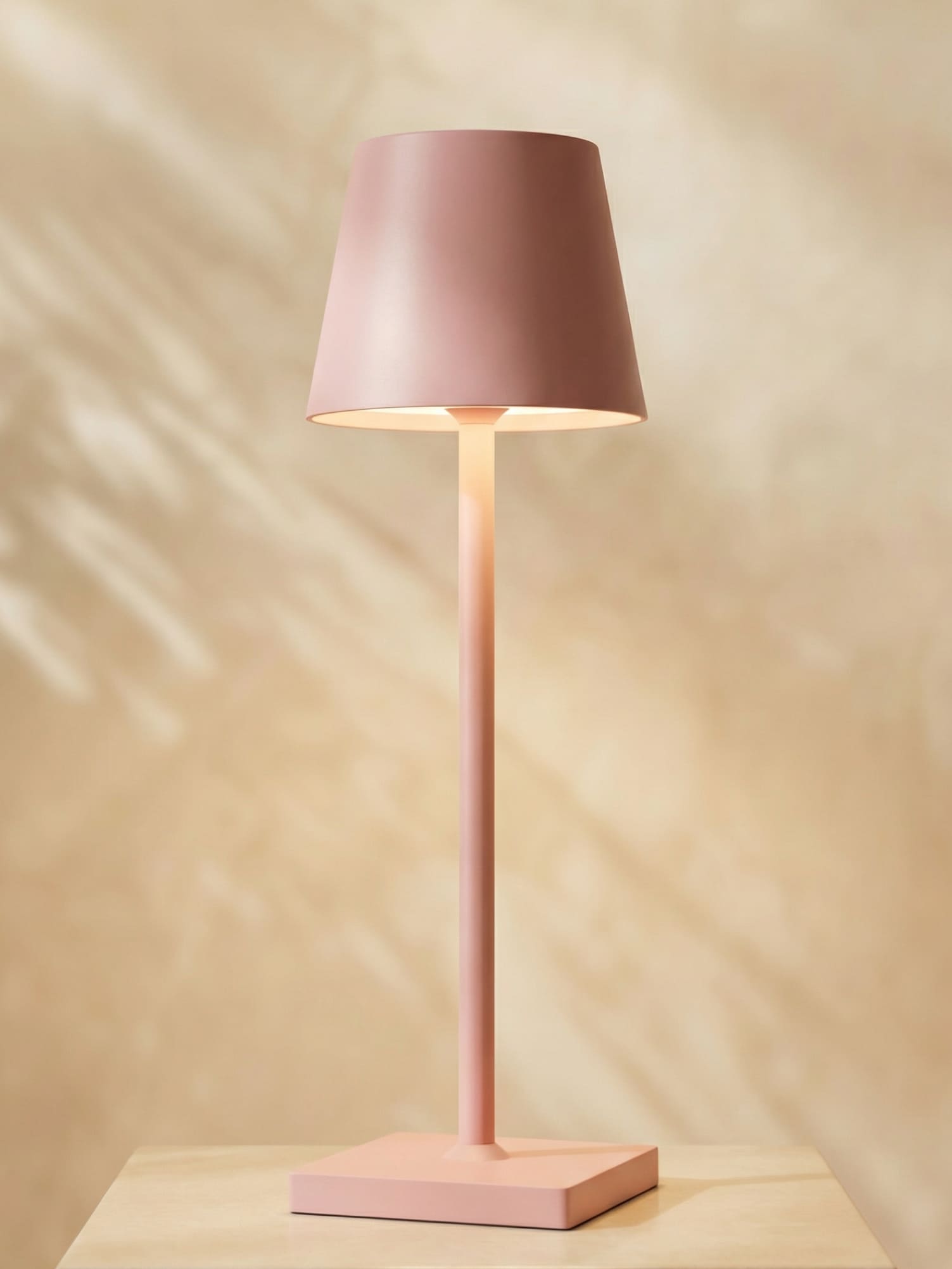 Wireless Rechargeable Table Lamp - LumaNest