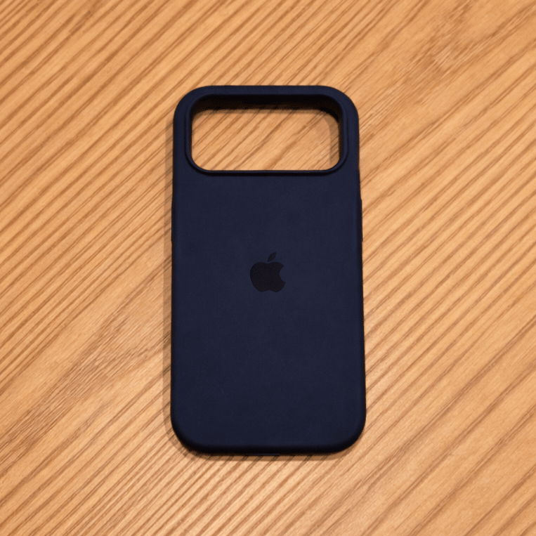 Silicone MagSafe Case - LuxeGuard with Soft-Touch Finish