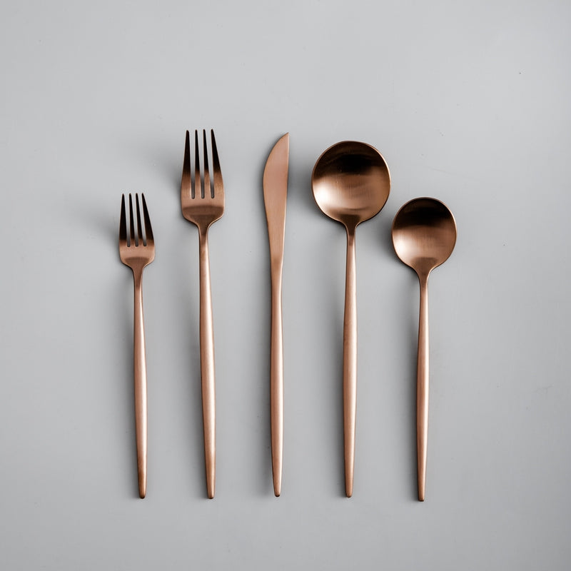 Sleek Minimalist Cutlery Set - LuxeTable