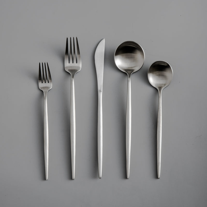 Sleek Minimalist Cutlery Set - LuxeTable