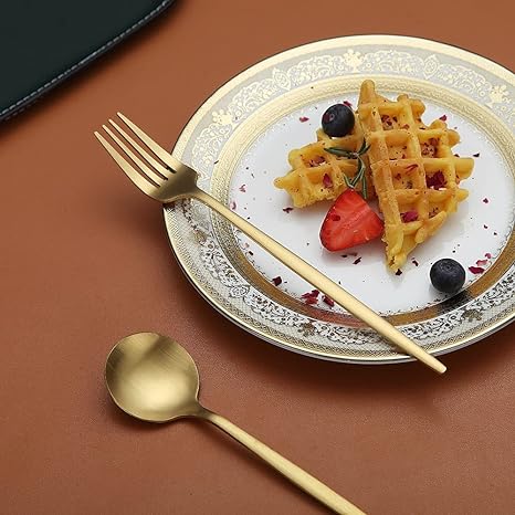 Sleek Minimalist Cutlery Set - LuxeTable