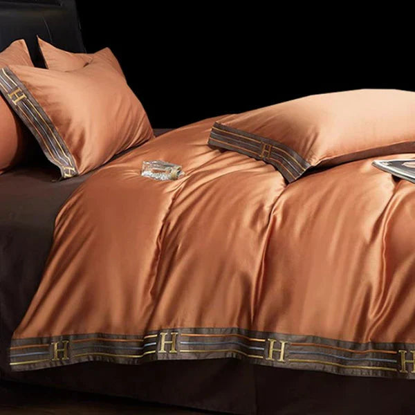 Satin Bed Linen Set - LuxeDreams
