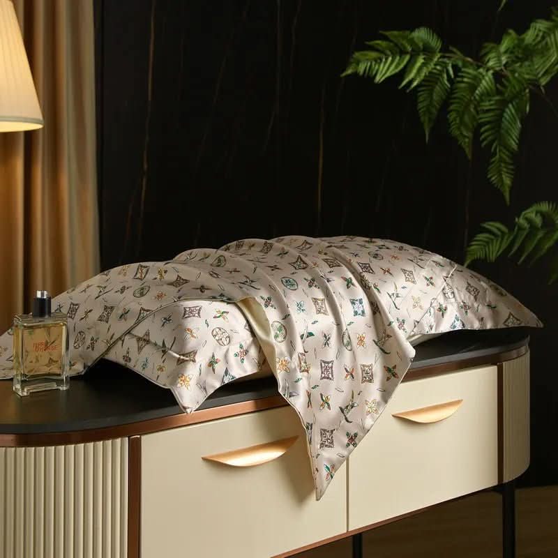 Silk Pillowcase - LuxeDreams for Restful Sleep