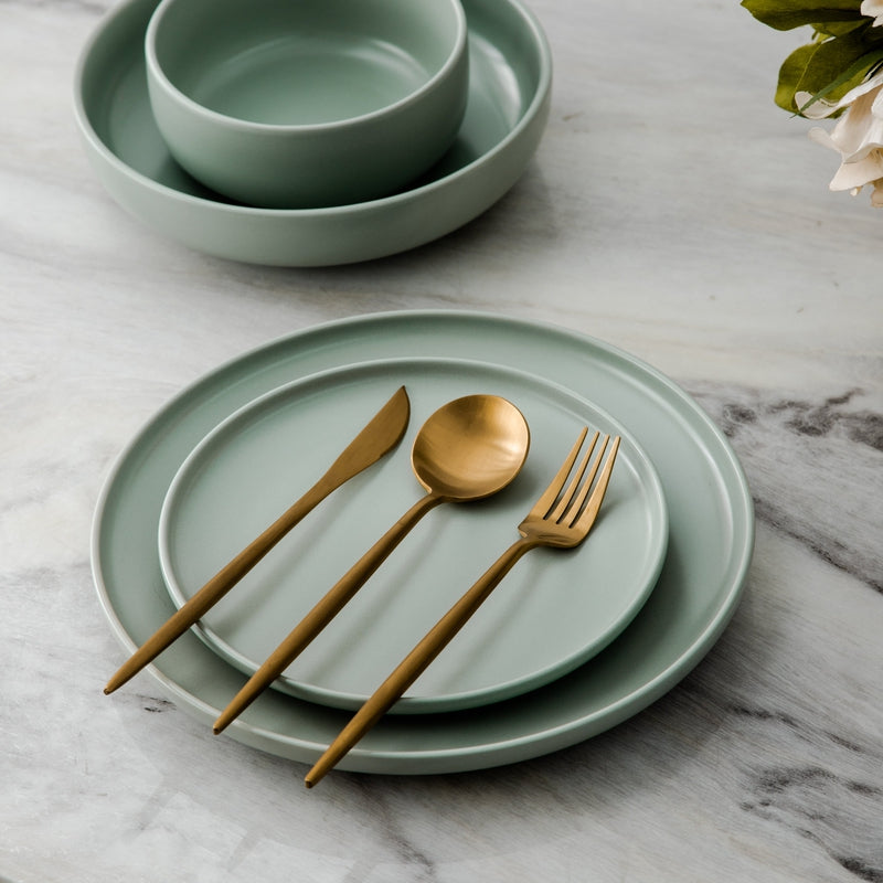 Sleek Minimalist Cutlery Set - LuxeTable