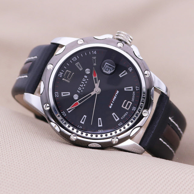 Elegant Men's Wrist Watch - LuxeTime Collection