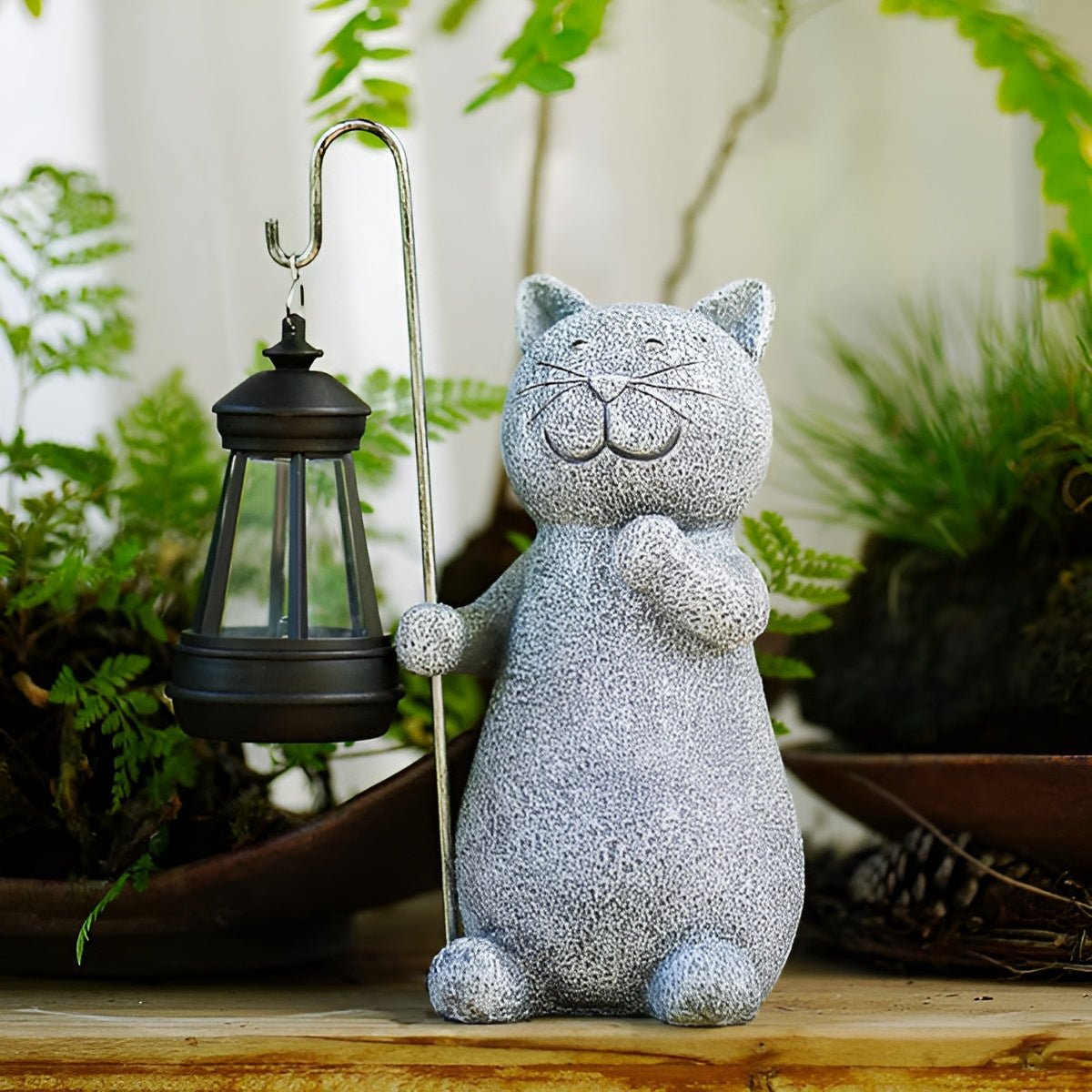 Solar Cat Statue - Lumina Garden Decor with Soft Glow
