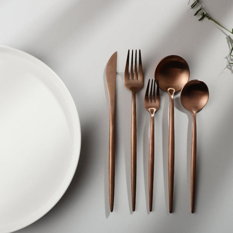 Sleek Minimalist Cutlery Set - LuxeTable