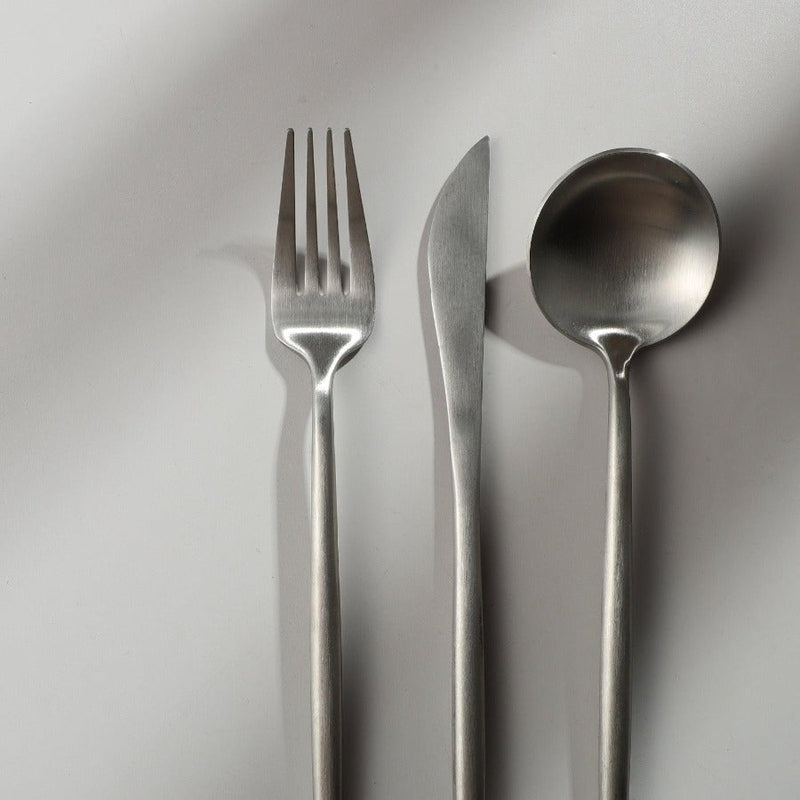 Sleek Minimalist Cutlery Set - LuxeTable