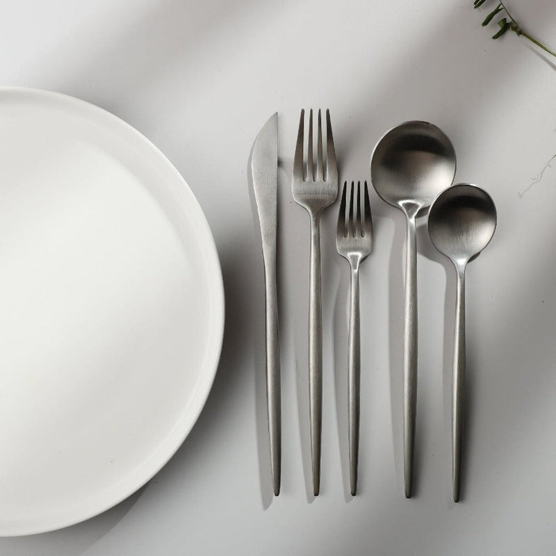 Sleek Minimalist Cutlery Set - LuxeTable