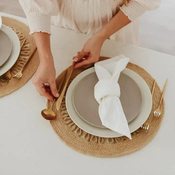 Sleek Minimalist Cutlery Set - LuxeTable
