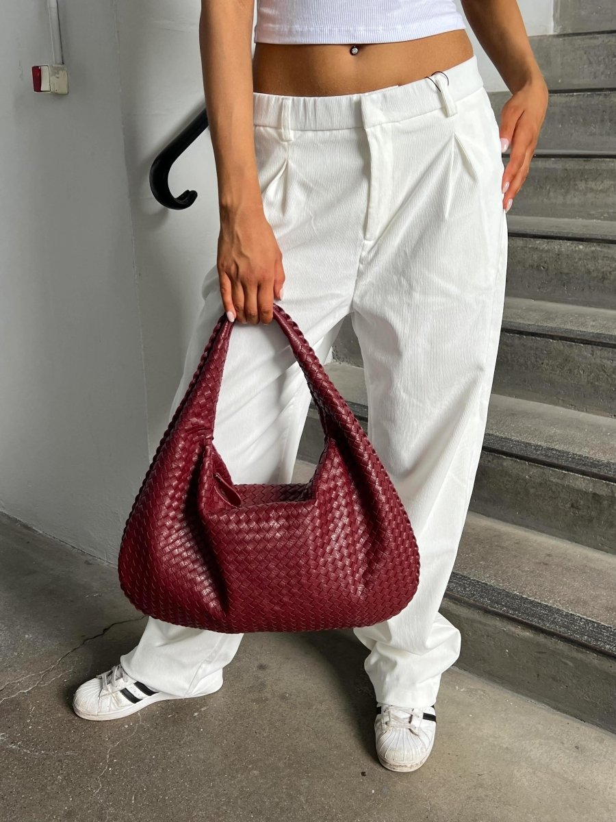 Stylish Women's Tote Bag - LuxeCarry with Spacious Interior