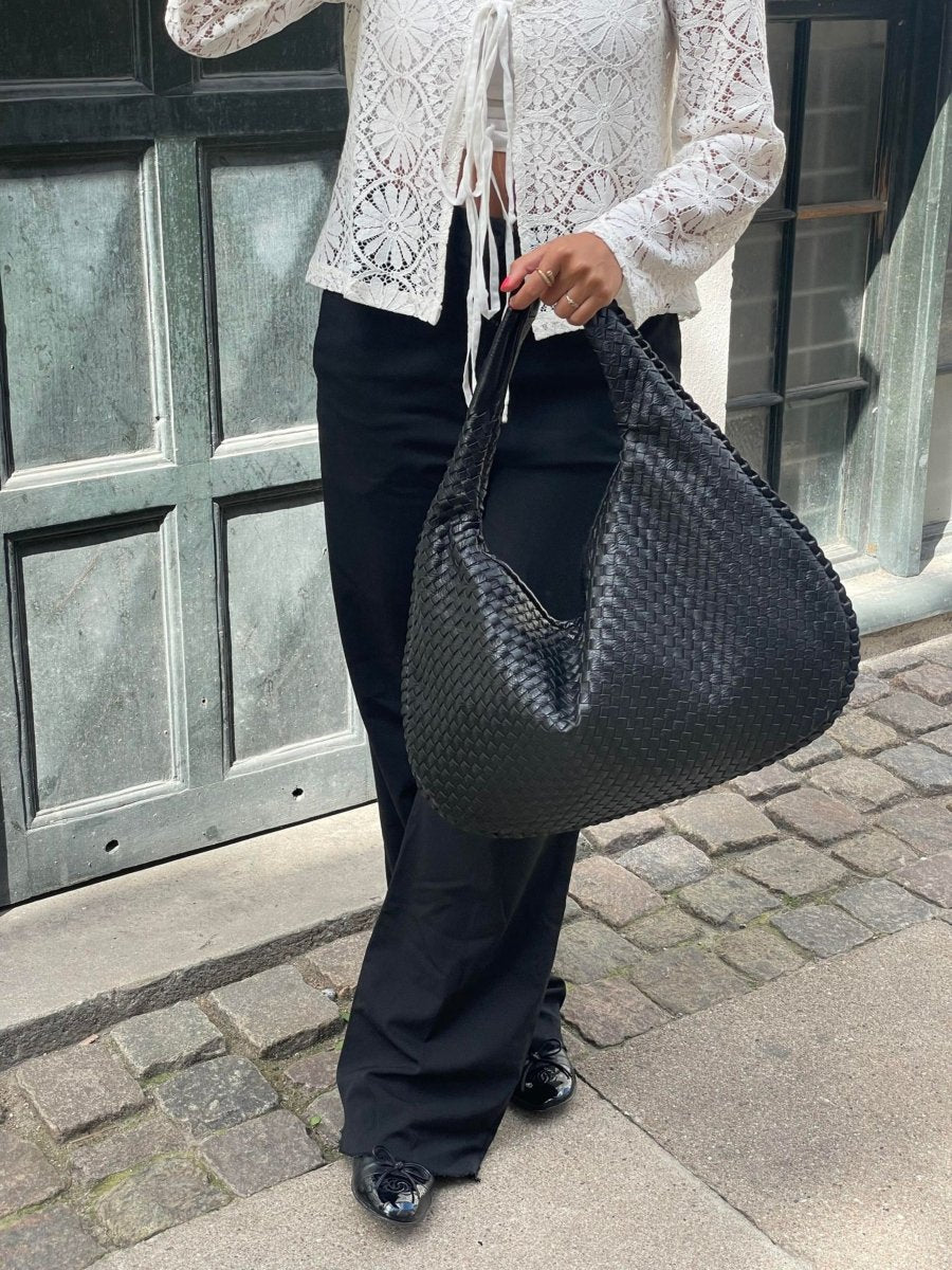Stylish Women's Tote Bag - LuxeCarry with Spacious Interior
