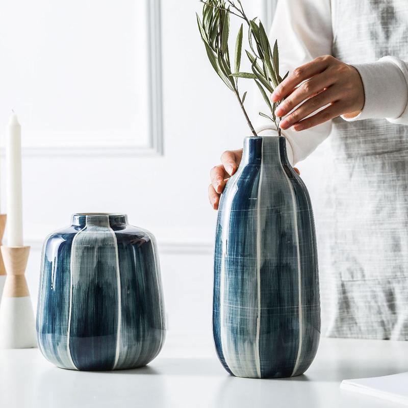 Elegant Highlight Vase - LuxeHome Designs