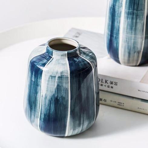 Elegant Highlight Vase - LuxeHome Designs