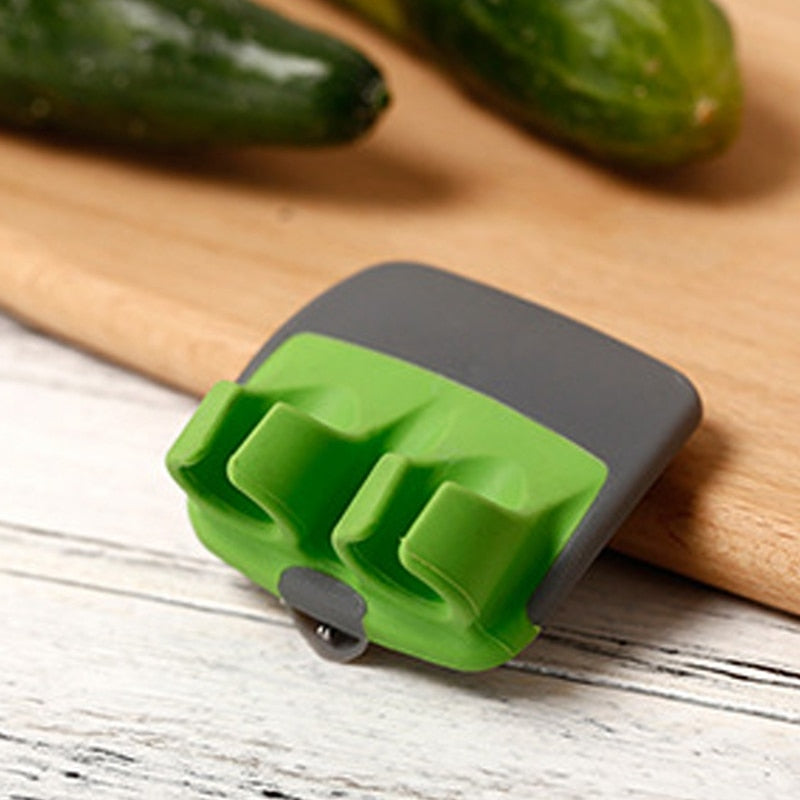 Vegetable Peeler with FingerGuard - ChefMaster Pro