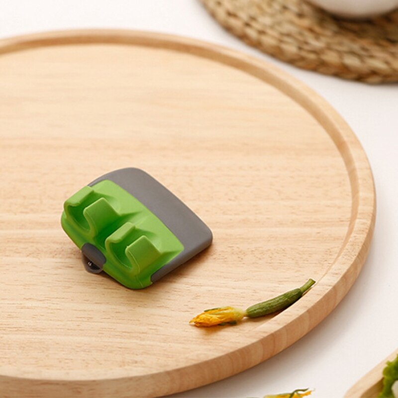 Vegetable Peeler with FingerGuard - ChefMaster Pro