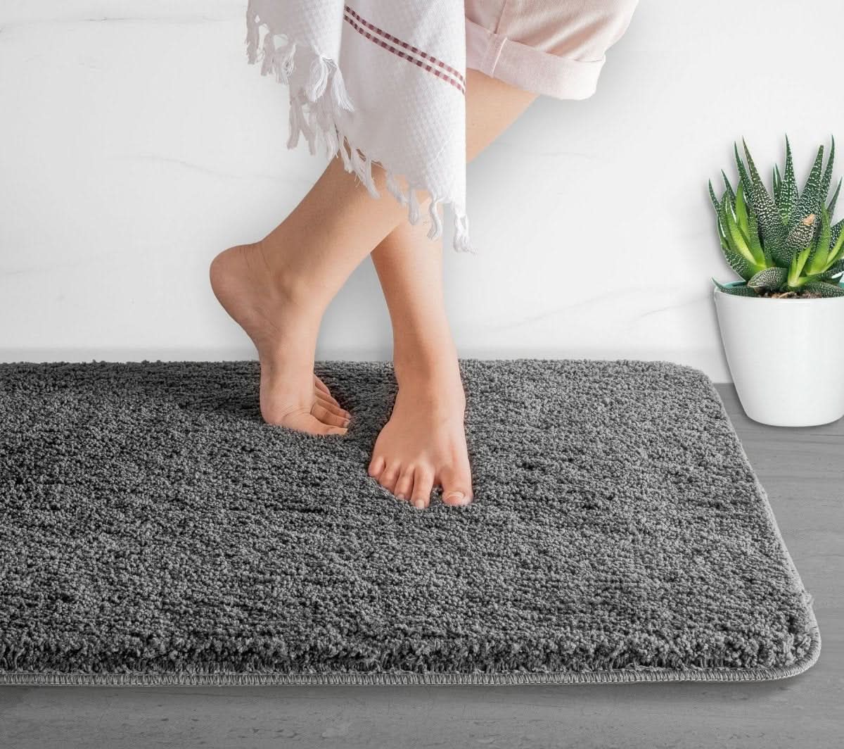 Ultra-Soft Microfiber Bath Mat - LuxeNest Comfort