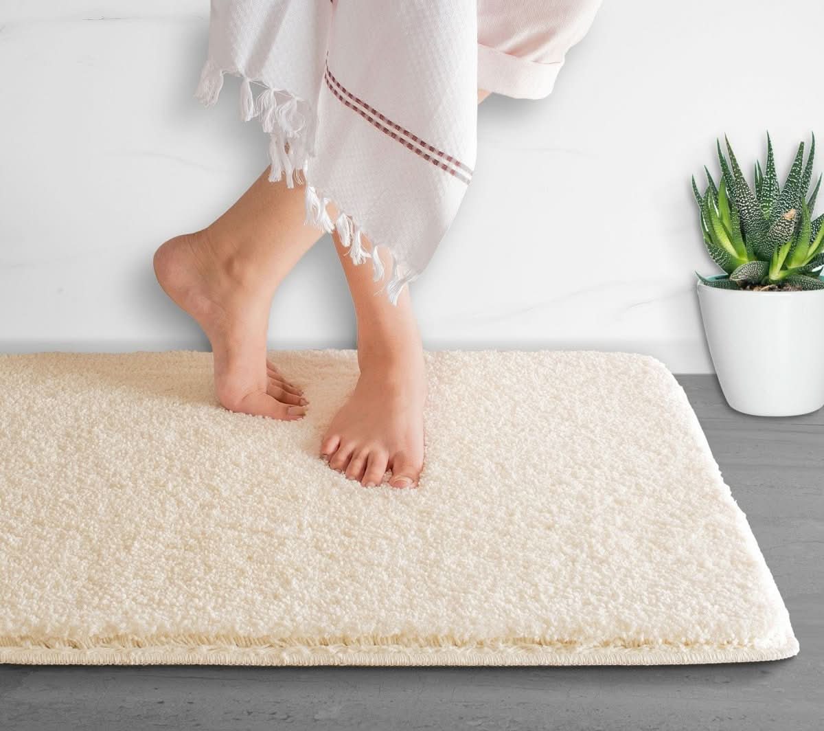 Ultra-Soft Microfiber Bath Mat - LuxeNest Comfort