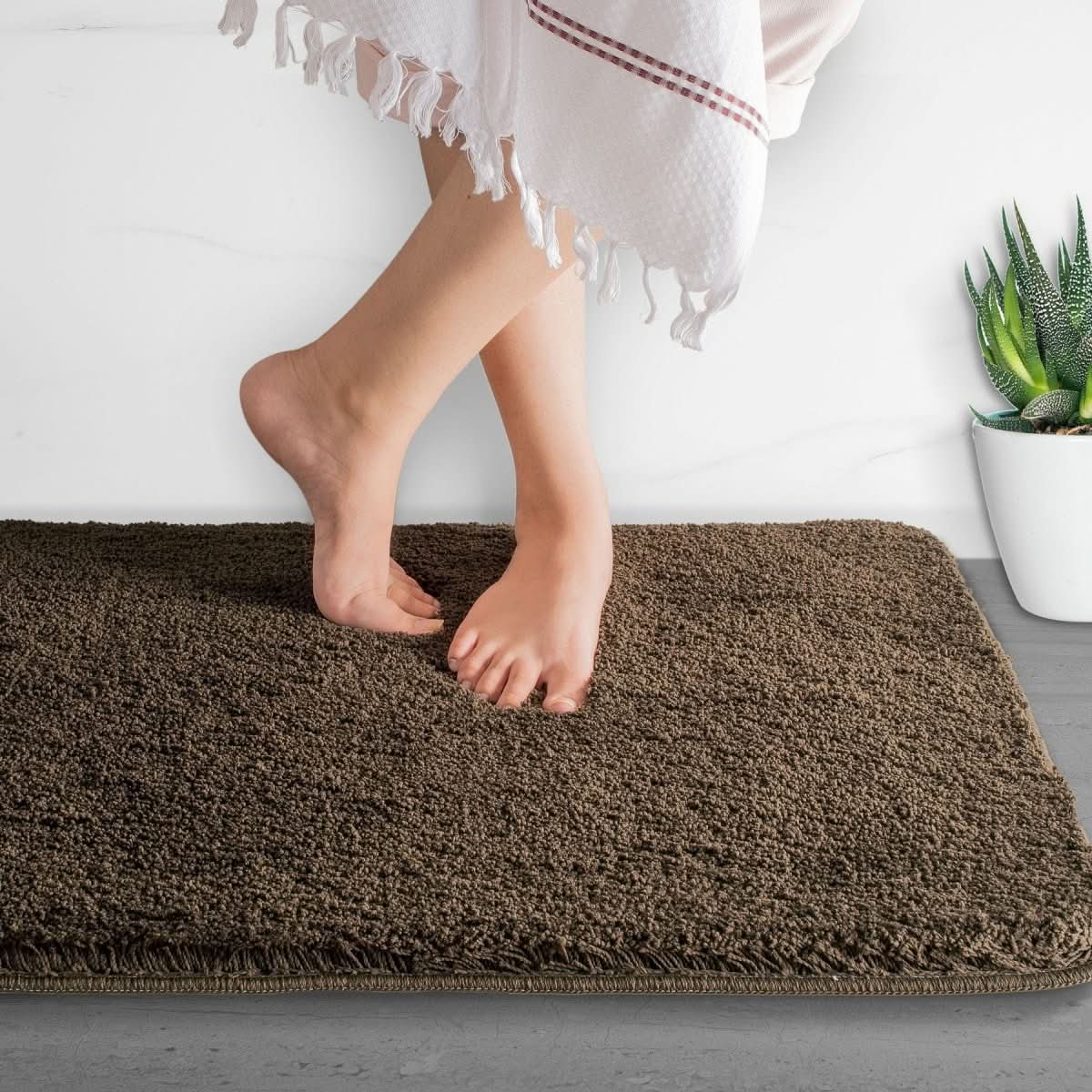 Ultra-Soft Microfiber Bath Mat - LuxeNest Comfort