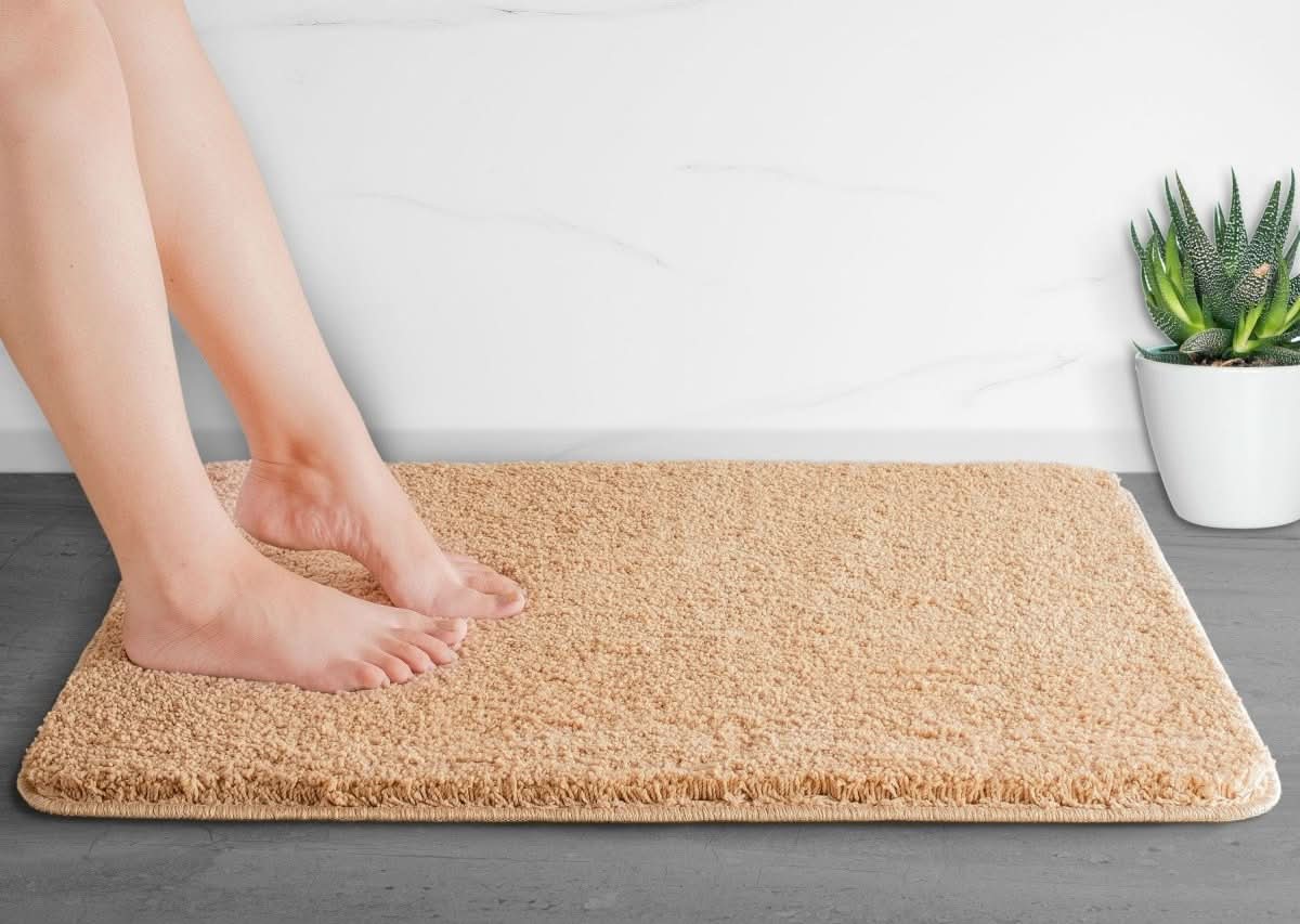 Ultra-Soft Microfiber Bath Mat - LuxeNest Comfort