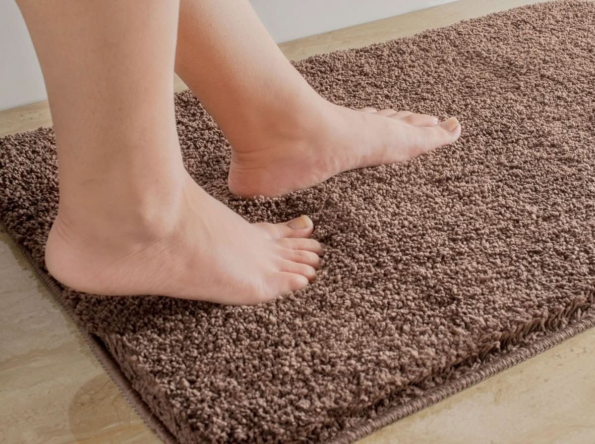 Ultra-Soft Microfiber Bath Mat - LuxeNest Comfort