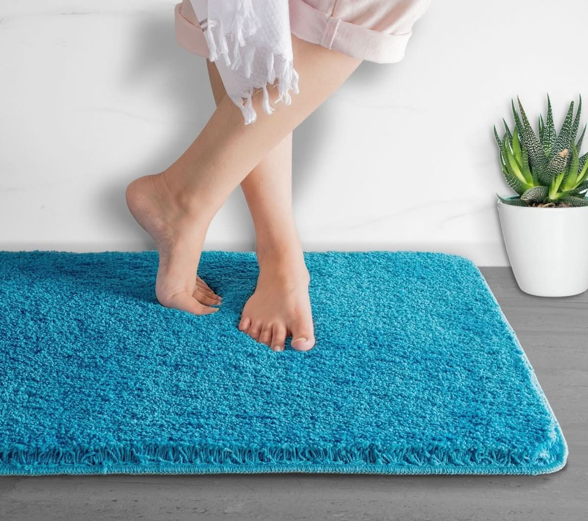 Ultra-Soft Microfiber Bath Mat - LuxeNest Comfort