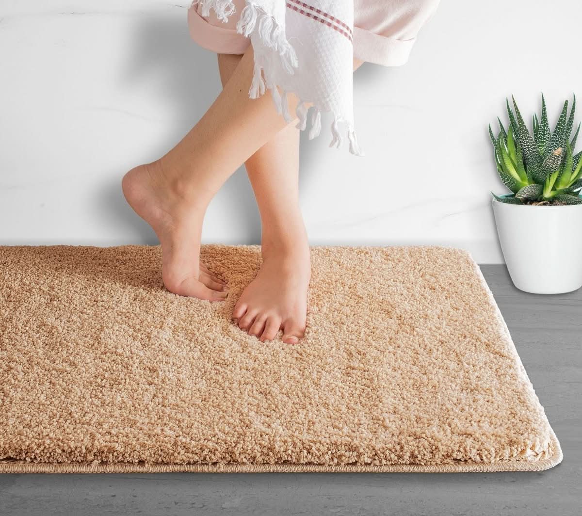 Ultra-Soft Microfiber Bath Mat - LuxeNest Comfort