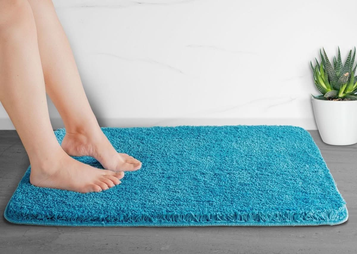 Ultra-Soft Microfiber Bath Mat - LuxeNest Comfort