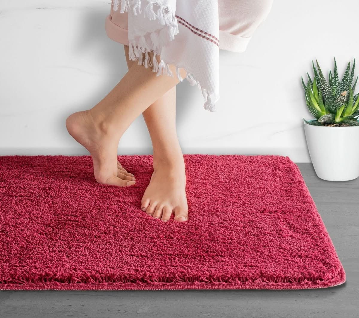 Ultra-Soft Microfiber Bath Mat - LuxeNest Comfort