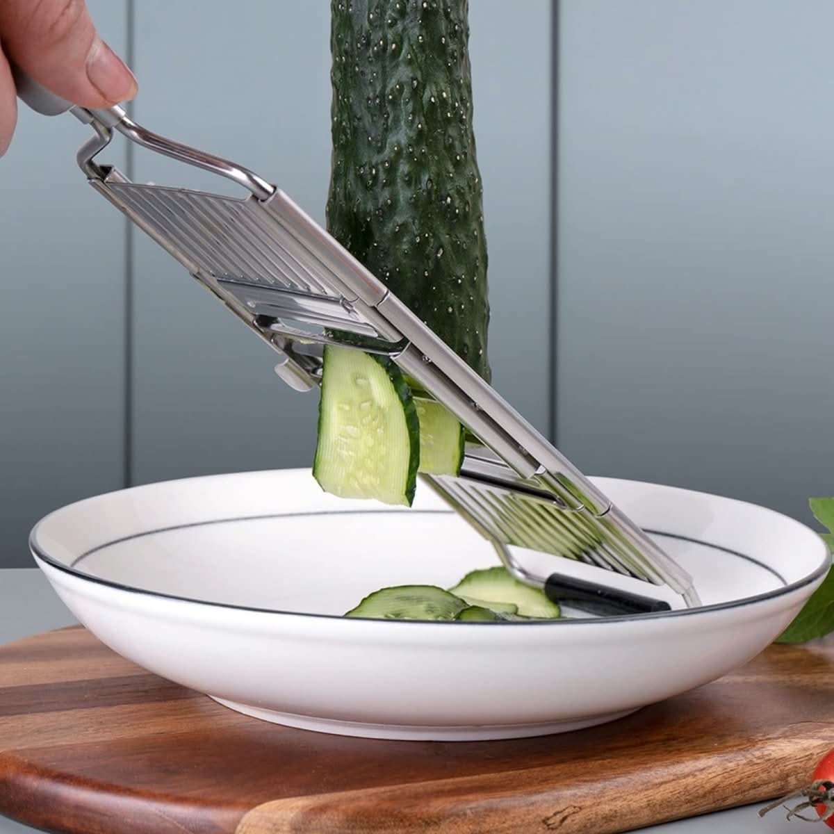 Slicing Pro – Versatile Kitchen Slicer with 4 Stainless Steel Blades