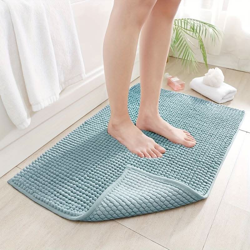 SoftCloud Chenille Bath Mat - LuxeComfort