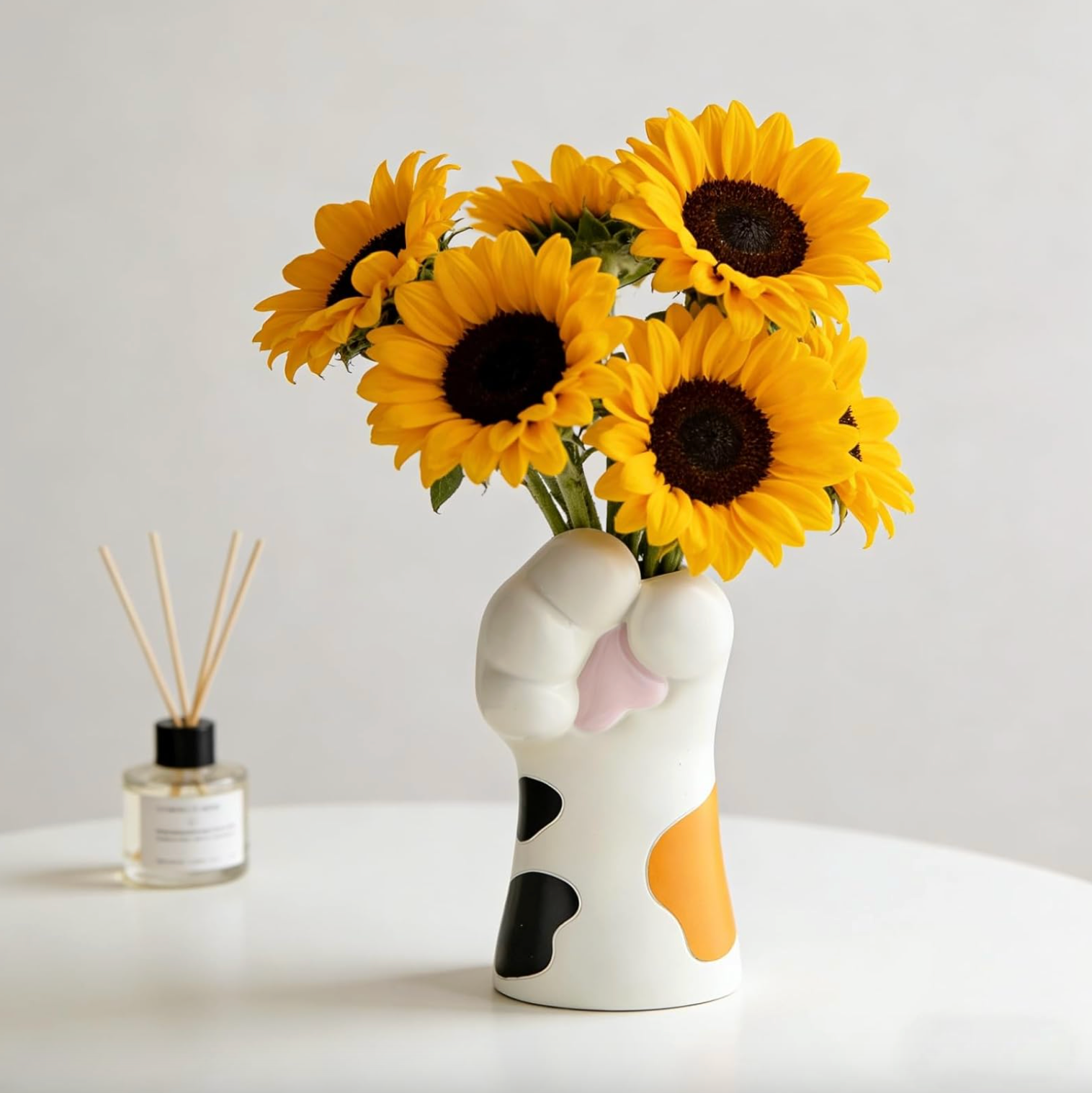 Elegant Floral Display Vase - BloomCraft
