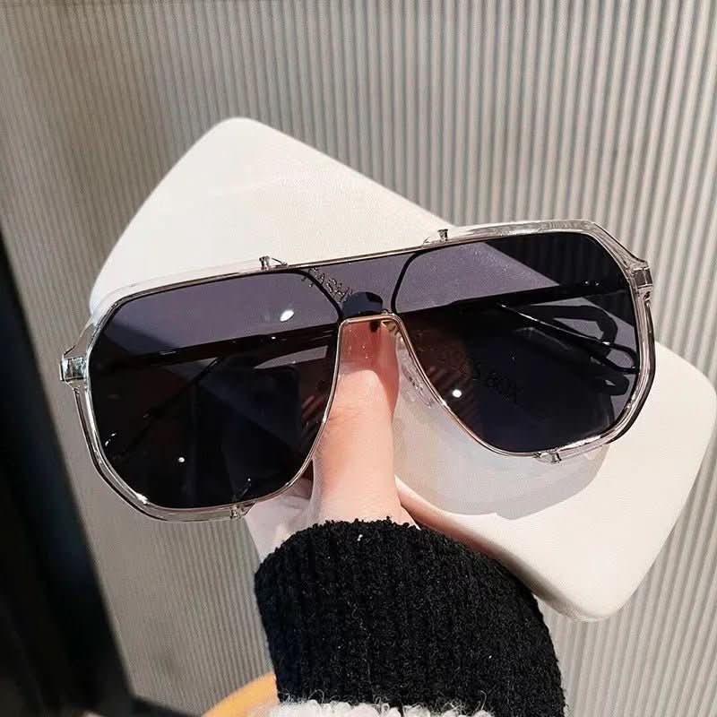 Visionary Shades - Luxe Oversized Sunglasses with UV400 Protection