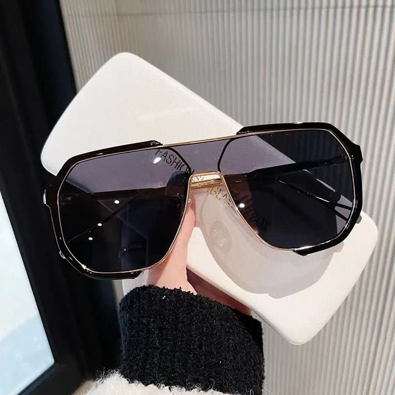 Visionary Shades - Luxe Oversized Sunglasses with UV400 Protection