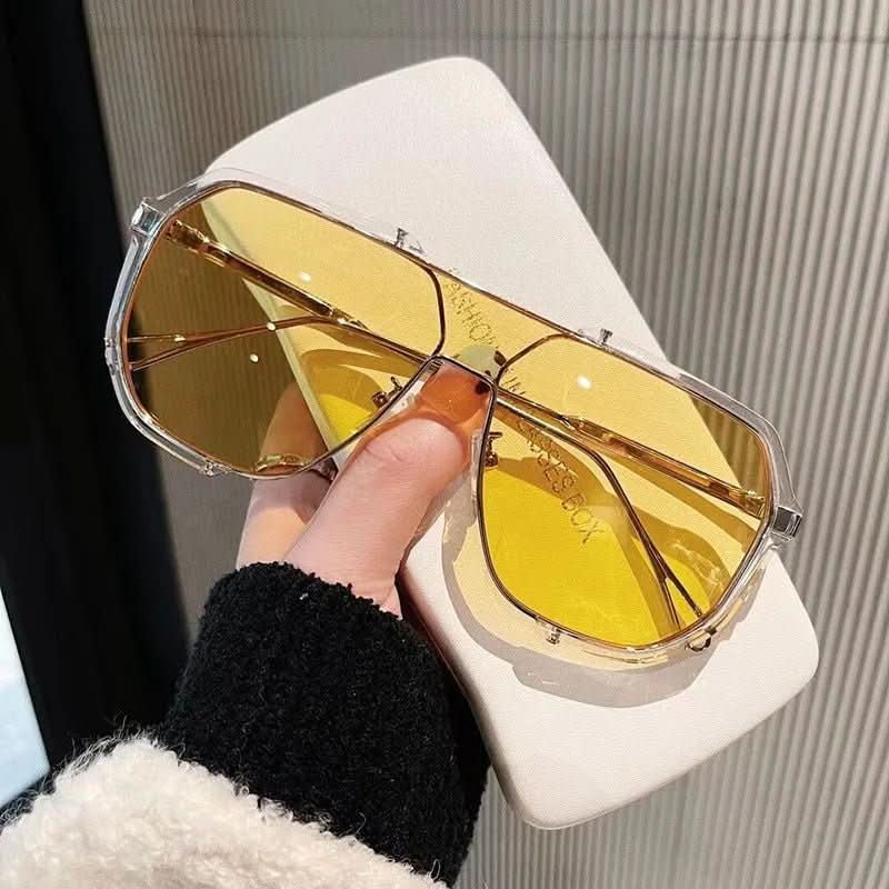 Visionary Shades - Luxe Oversized Sunglasses with UV400 Protection