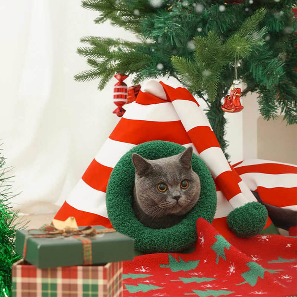 Cozy Cat Bed - Purrfect Nest Christmas Hat Design