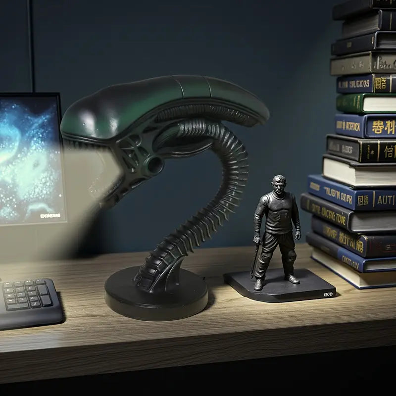 Xenomorph Alien Desk Lamp - LuminaCraft