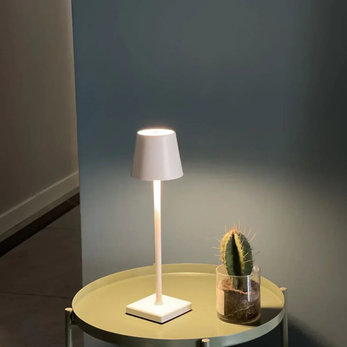 Dimmable LED Table Lamp - LumaNest