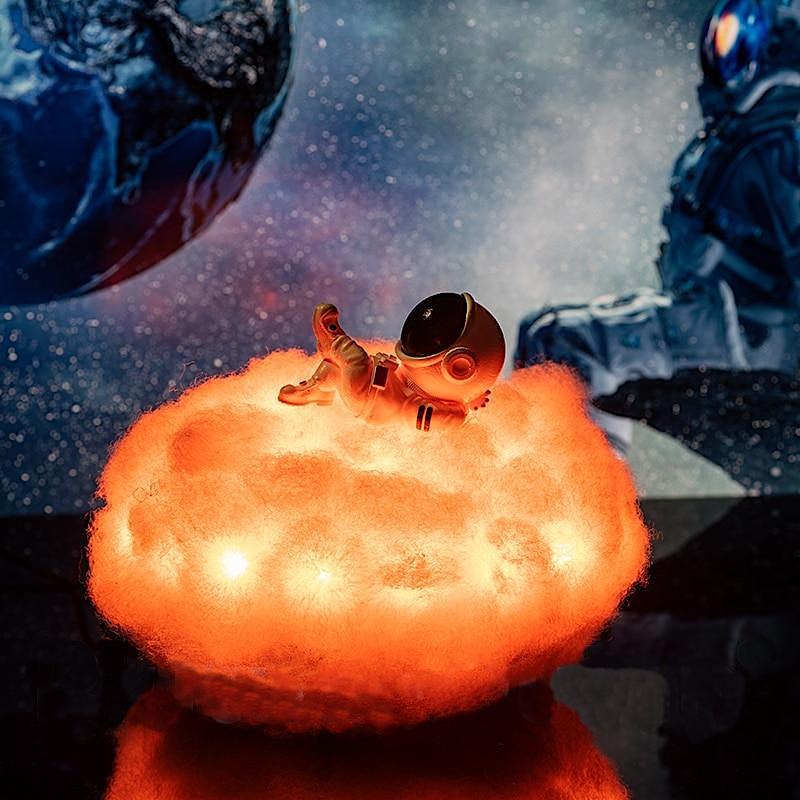 Cloud Astronaut Lamp - Luminara Dreams