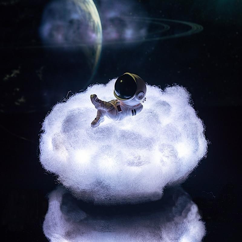 Cloud Astronaut Lamp - Luminara Dreams