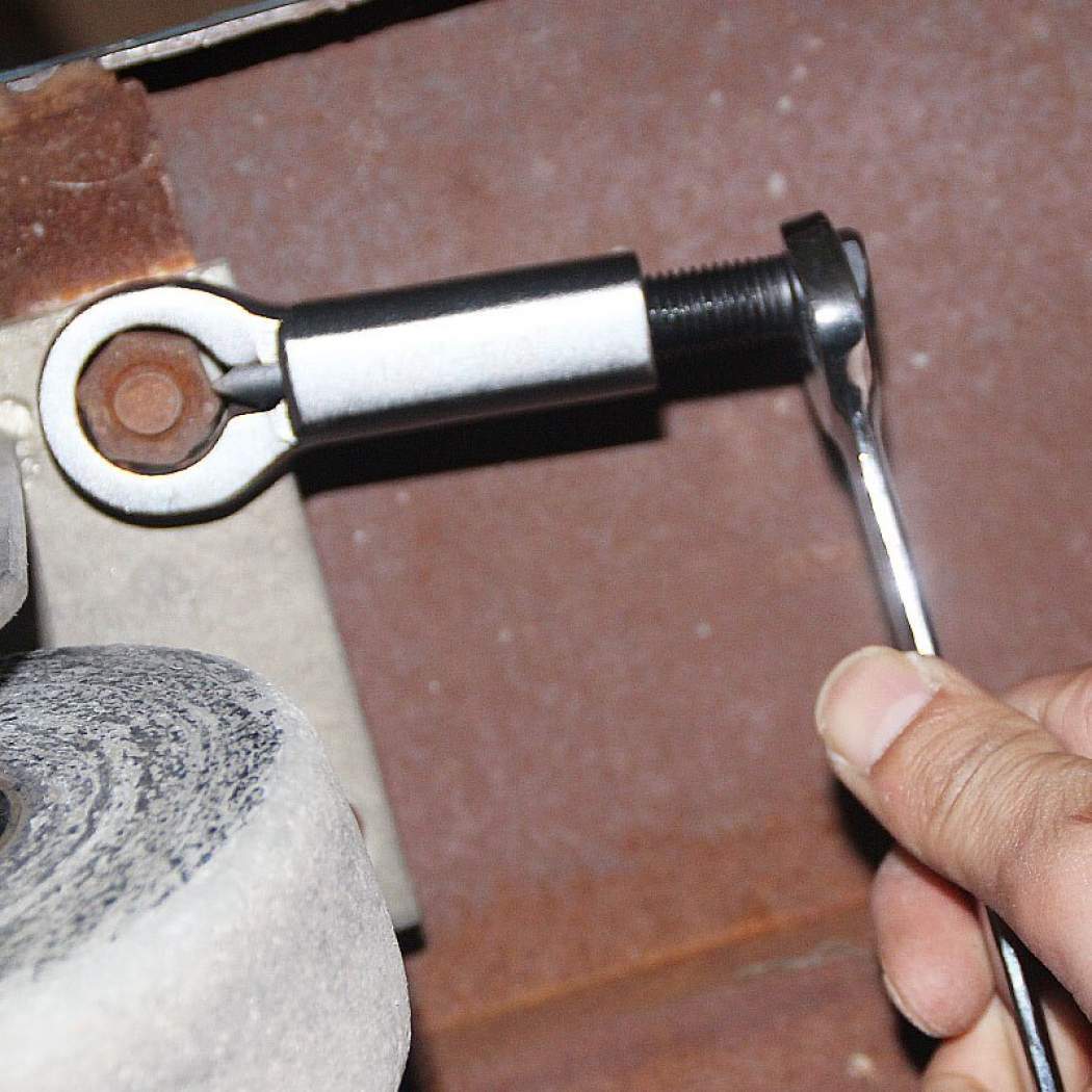 Rusty Nut Splitting Tool - IronCraft Pro